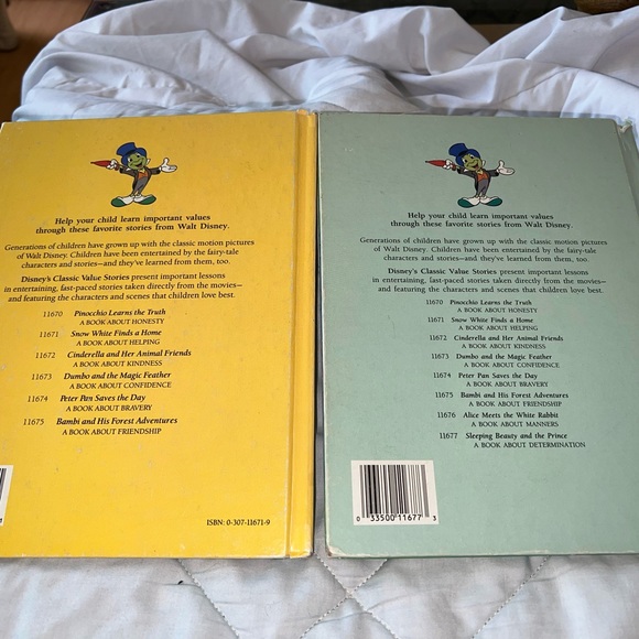 Disney’s Classic Value Stories Snow White And Sleeping Beauty And The Prince - Picture 5 of 10